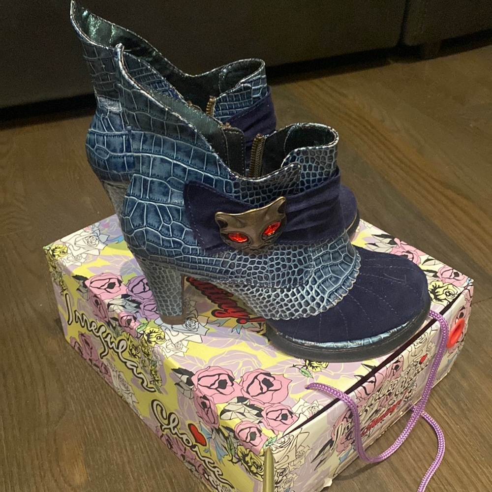 Irregular Choice Navy Meow size 41. Perfect condition. Unique.